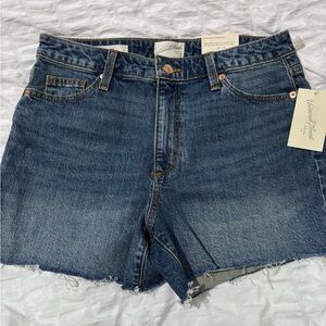 Universal Thread Women's Vintage Midi Jean Denim Shorts Cut Off NWT 6